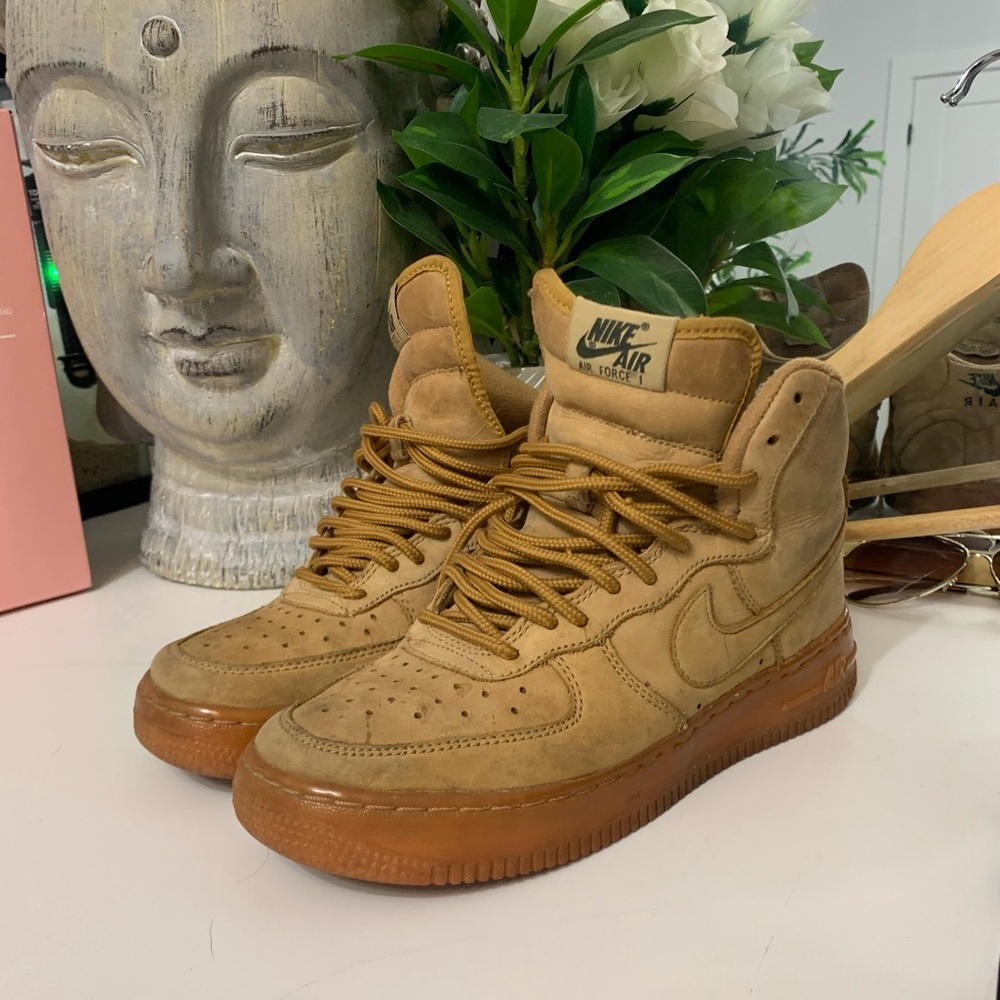 Nike Air Force 1 High in Wheat